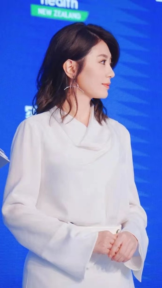 賈靜雯最新發(fā)型圖片，時(shí)尚變遷與個(gè)人觀點(diǎn)解析