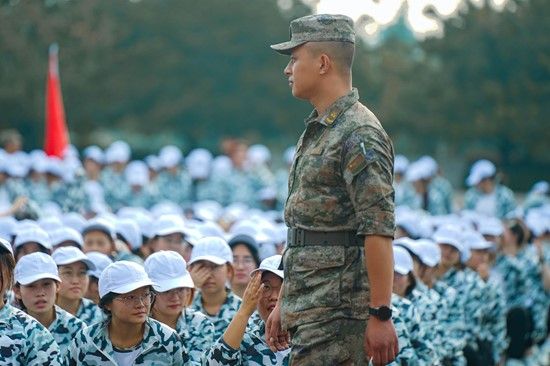 最新軍旅歌曲2024，軍歌嘹亮，情義永恒