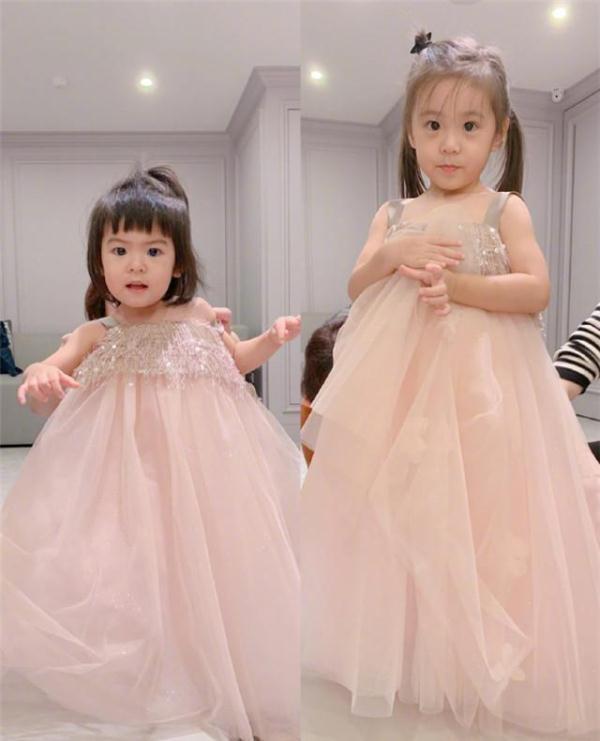 賈靜雯布布最新照片,賈靜雯布布最新照片，時光中的優(yōu)雅女神