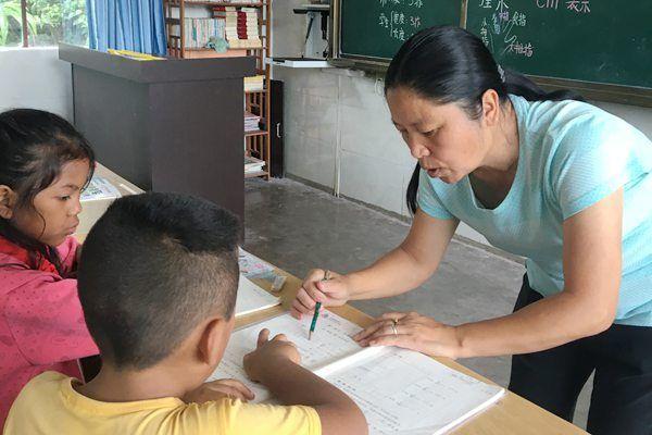 張老師，教育領域的璀璨新星閃耀教育界的光輝典范