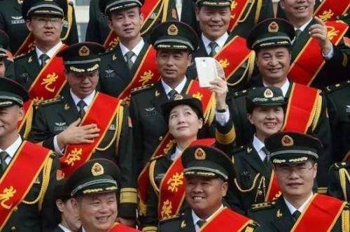 軍官轉(zhuǎn)業(yè)政策最新探索，小巷獨特風味與轉(zhuǎn)業(yè)安置新動向