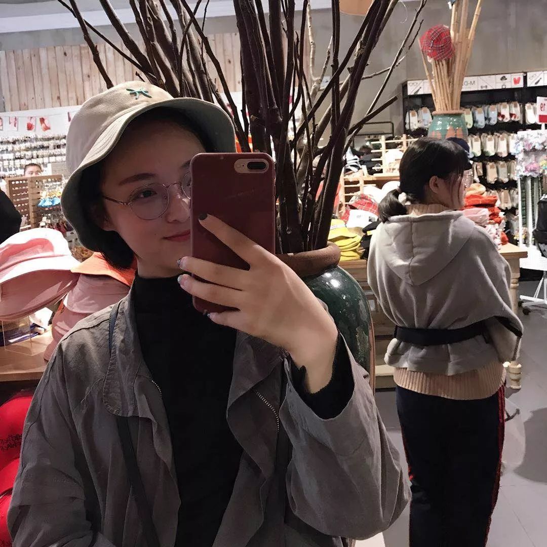 賀微演員，演藝之路的璀璨之星