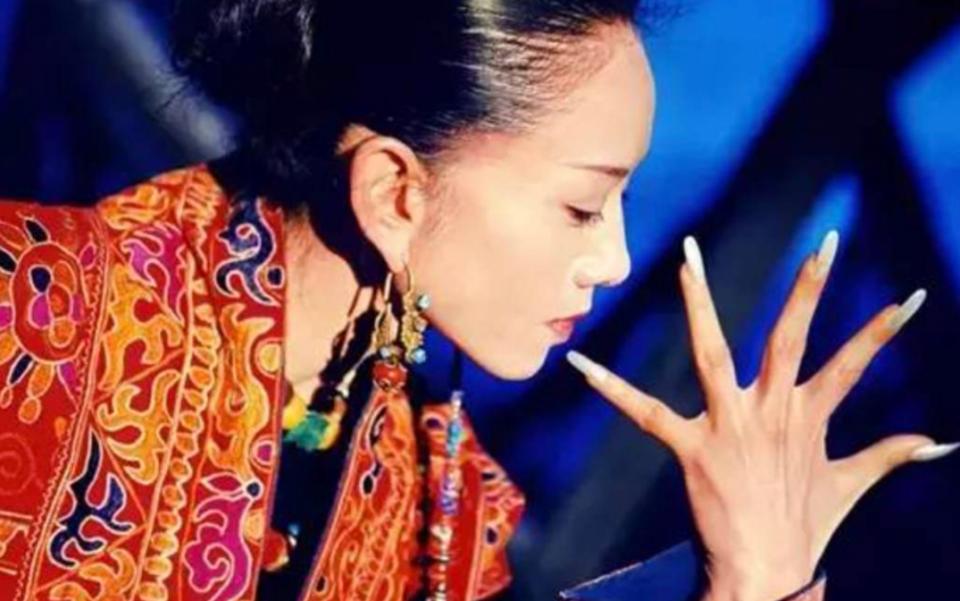 楊麗萍最新近照曝光，如何獲取并評價(jià)舞蹈巨星的最新照片？