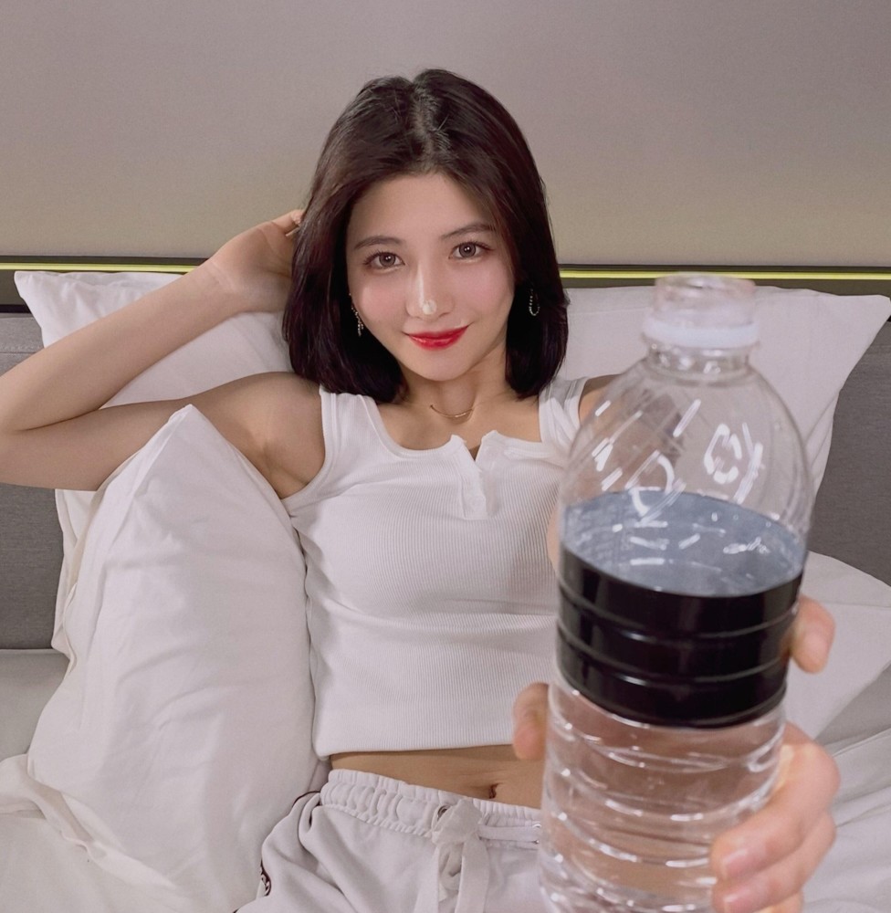 演員李潼，炸裂演技與魅力閃耀小紅書之星