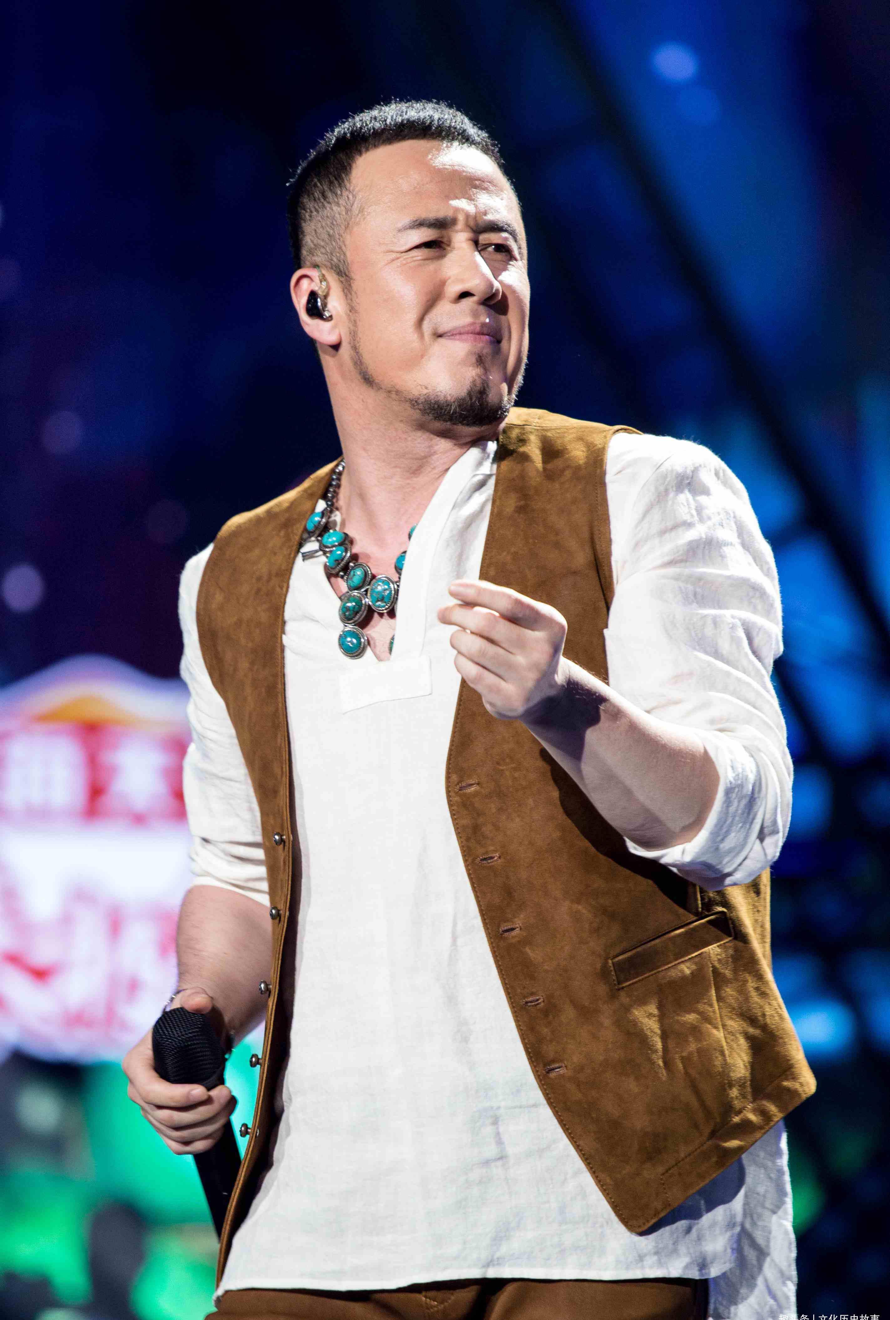 楊坤最新動態(tài)，科技潮流引領(lǐng)者，創(chuàng)新讓生活精彩紛呈