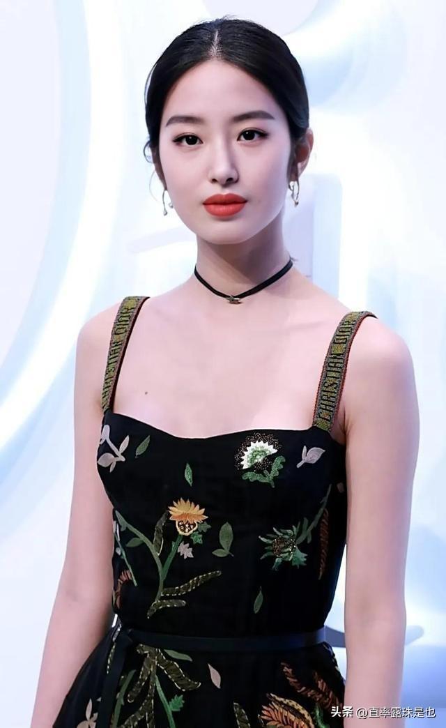 演員鈺探尋隱秘寶藏，小巷特色小店的奇妙之旅