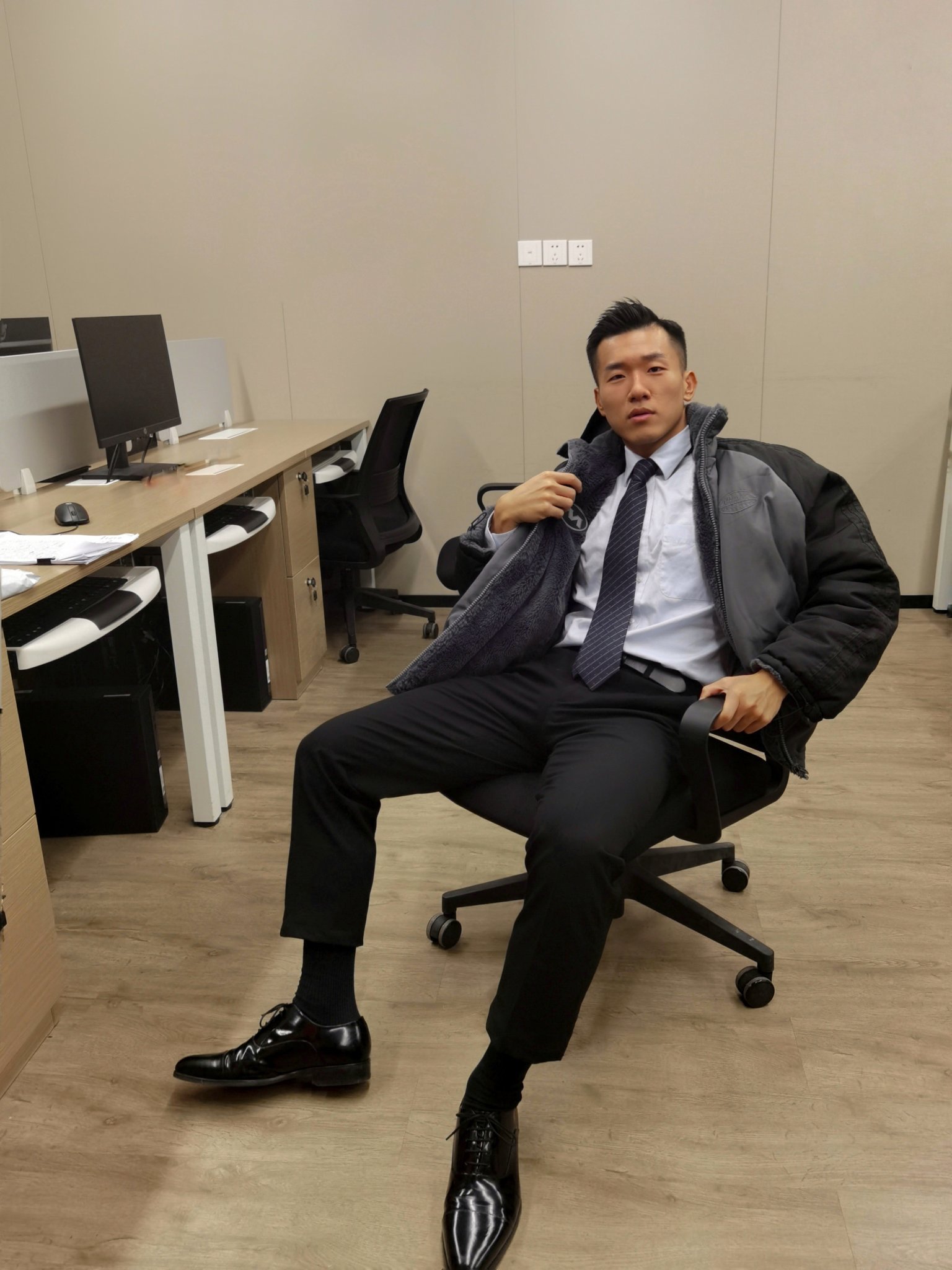 呆叔最新風(fēng)采，新晉時(shí)尚偶像引領(lǐng)潮流新風(fēng)尚