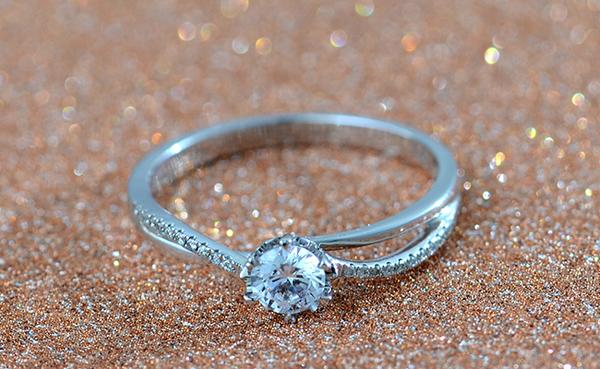 小巷深處的珠寶秘境之旅，探尋結(jié)婚鉆戒的價(jià)格