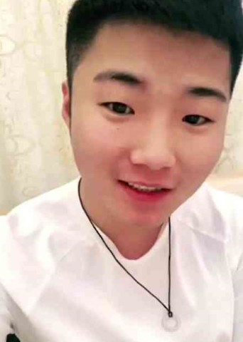 白小白最新時尚活力照片曝光，捕捉魅力瞬間